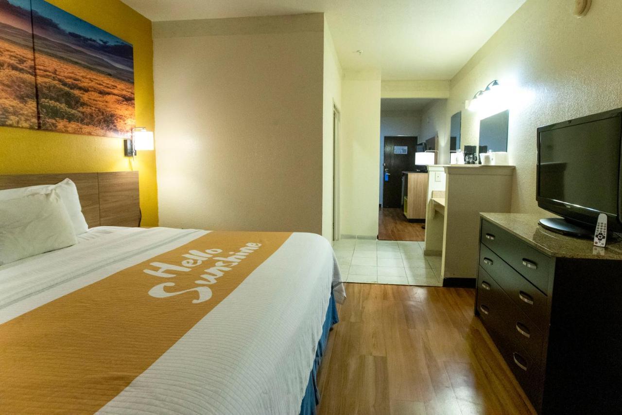 Days Inn & Suites By Wyndham Houston North/Aldine Ngoại thất bức ảnh