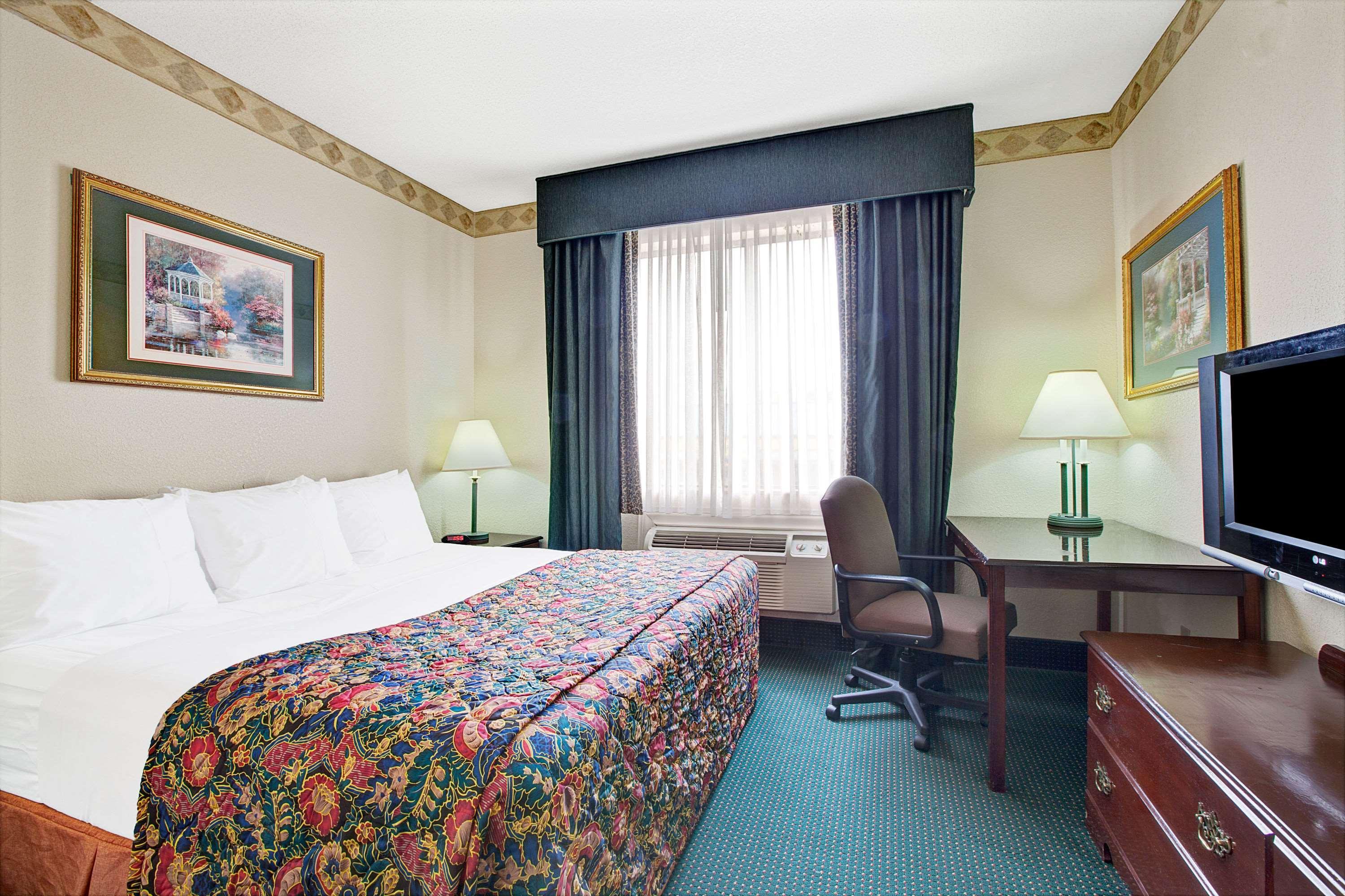 Days Inn & Suites By Wyndham Houston North/Aldine Ngoại thất bức ảnh
