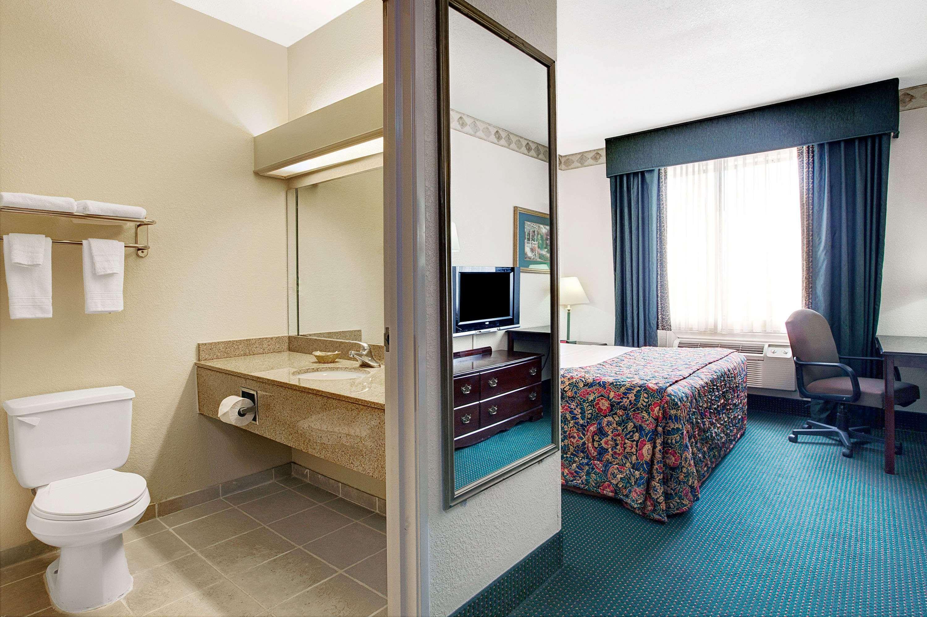 Days Inn & Suites By Wyndham Houston North/Aldine Ngoại thất bức ảnh
