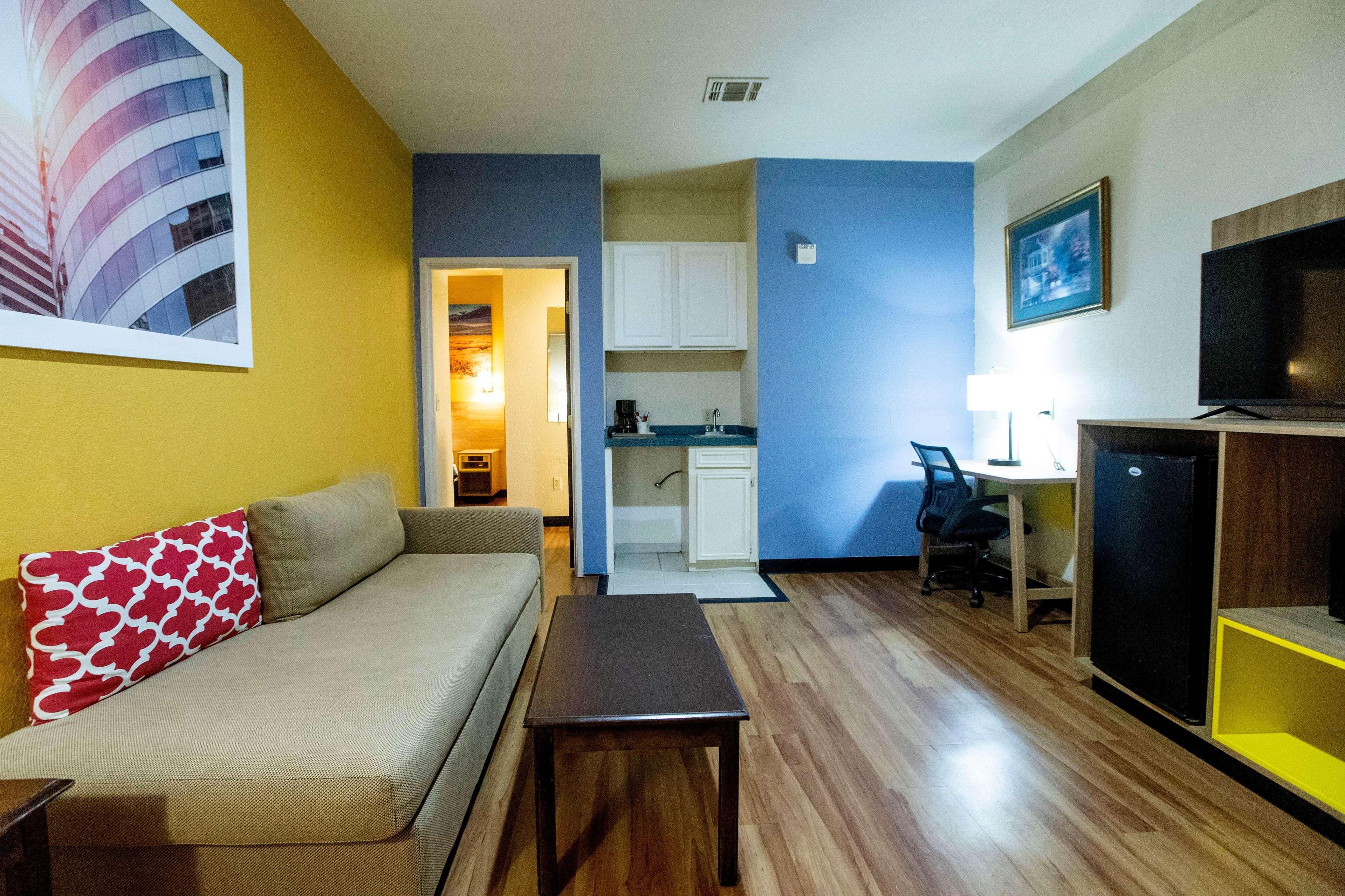 Days Inn & Suites By Wyndham Houston North/Aldine Ngoại thất bức ảnh