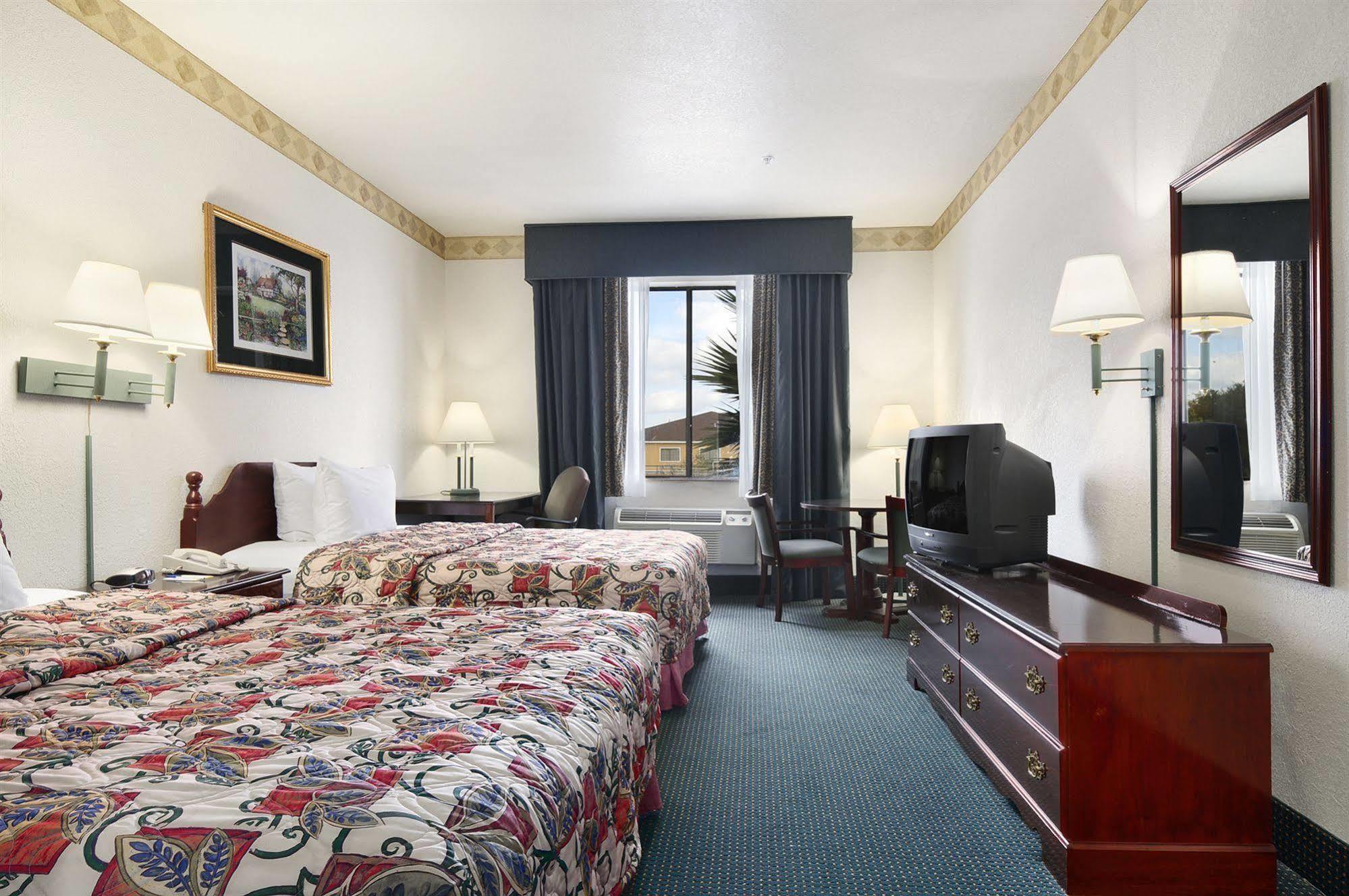 Days Inn & Suites By Wyndham Houston North/Aldine Phòng bức ảnh